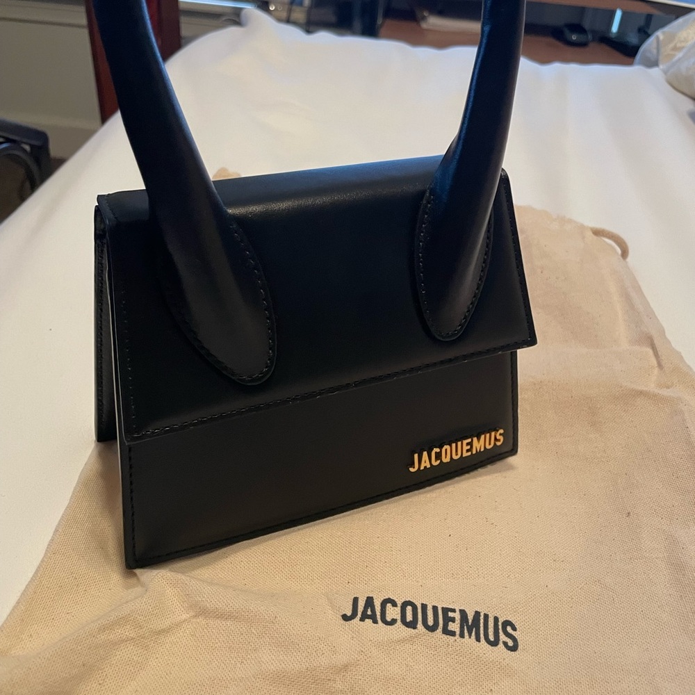 Black Jacquemus Moyen (medium) bag